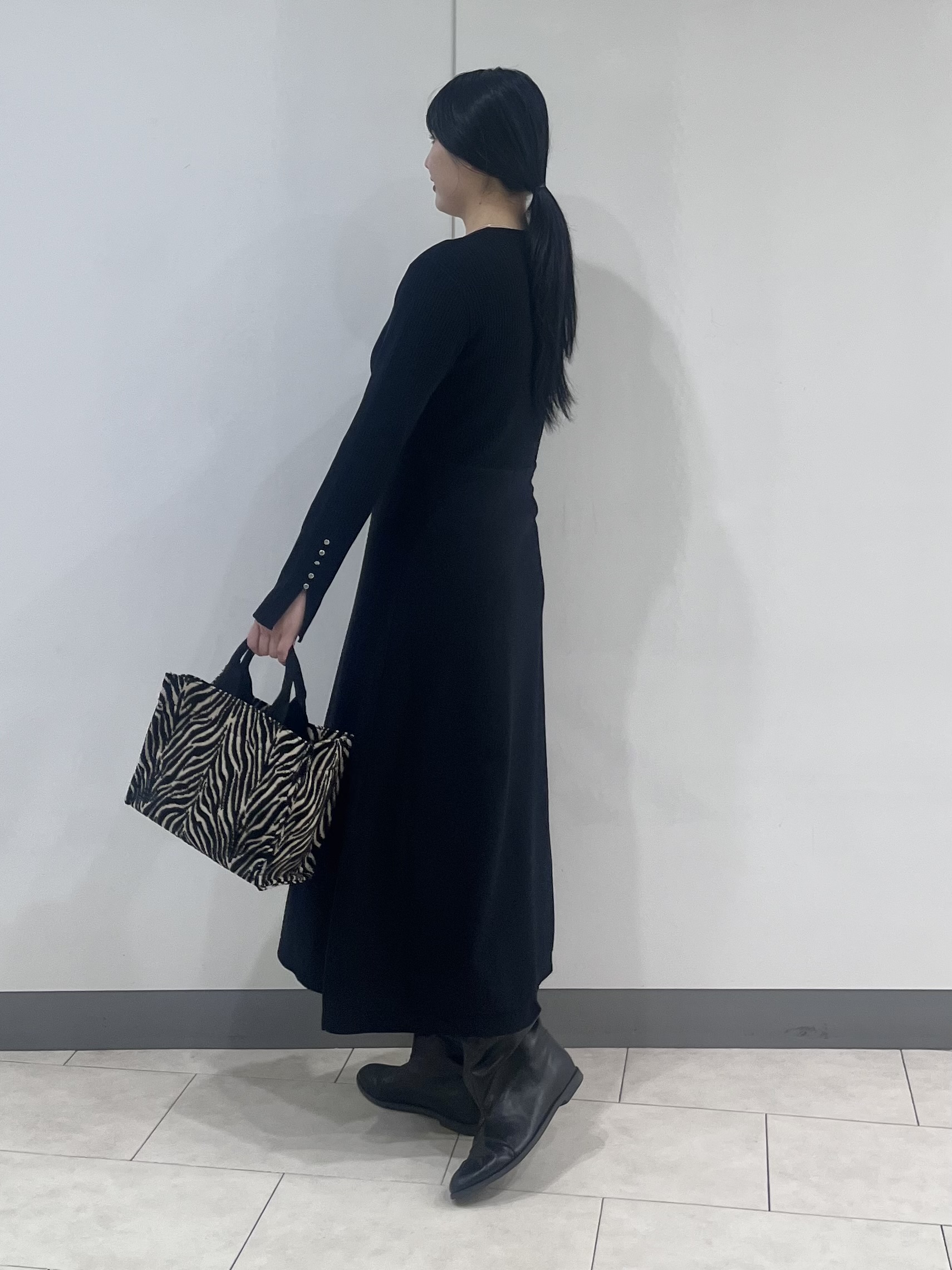hasuさんの「INDIVI｜【顔まわりスッキリ】ショールカラー ミドル丈コート」を使ったコーディネート