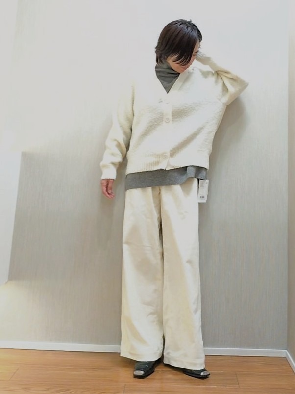ミズタさんの「UNTITLED｜【軽やかな柔らかさ】コーデュロイワイドパンツ」を使ったコーディネート