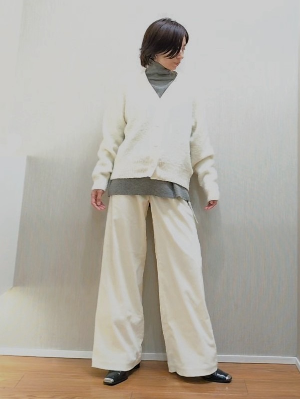 ミズタさんの「UNTITLED｜【軽やかな柔らかさ】コーデュロイワイドパンツ」を使ったコーディネート