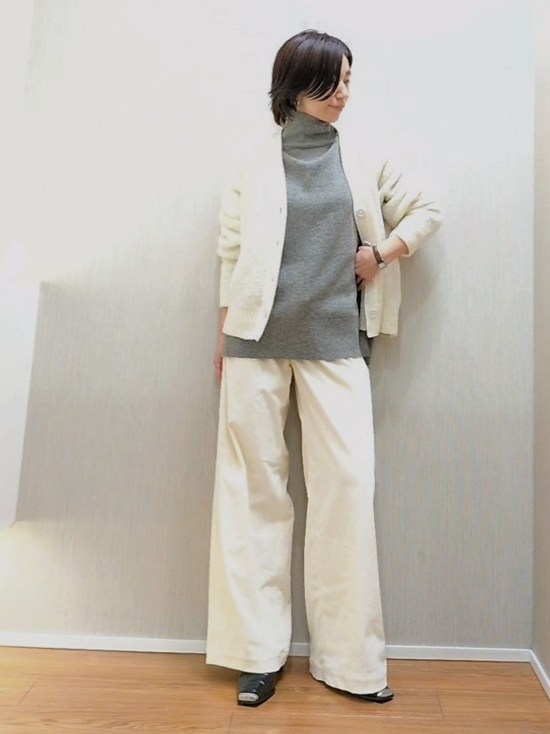 ミズタさんの「UNTITLED｜【軽やかな柔らかさ】コーデュロイワイドパンツ」を使ったコーディネート