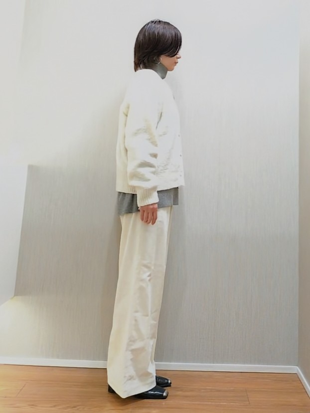 ミズタさんの「UNTITLED｜【軽やかな柔らかさ】コーデュロイワイドパンツ」を使ったコーディネート