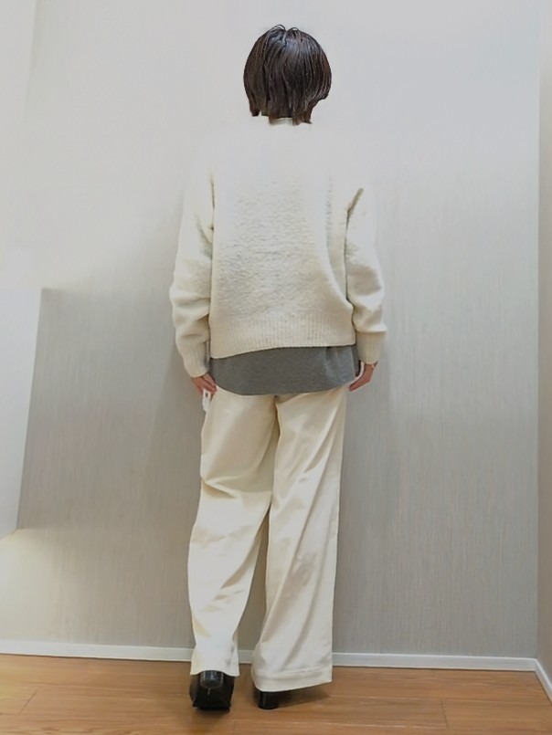 ミズタさんの「UNTITLED｜【軽やかな柔らかさ】コーデュロイワイドパンツ」を使ったコーディネート
