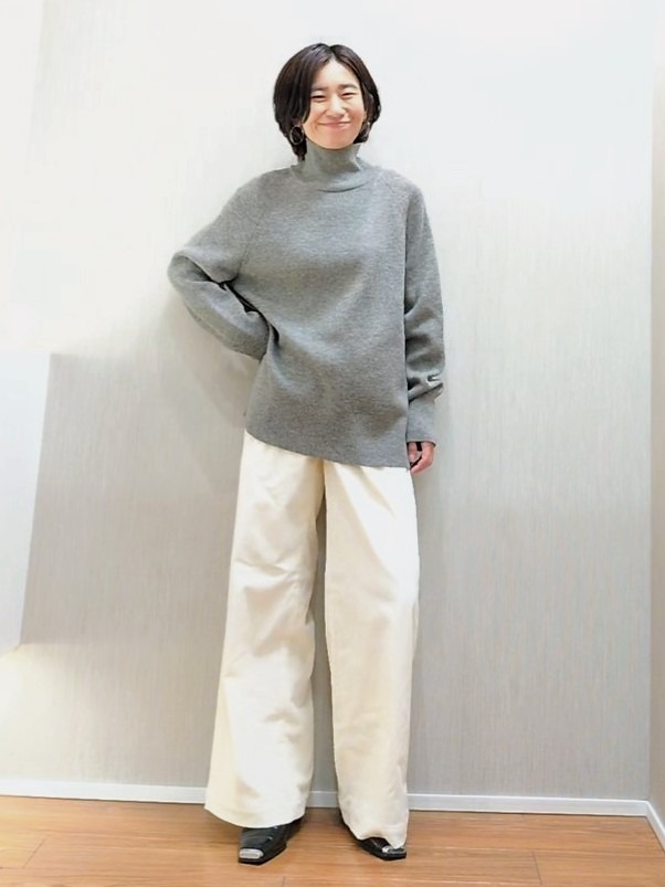 ミズタさんの「UNTITLED｜【軽やかな柔らかさ】コーデュロイワイドパンツ」を使ったコーディネート