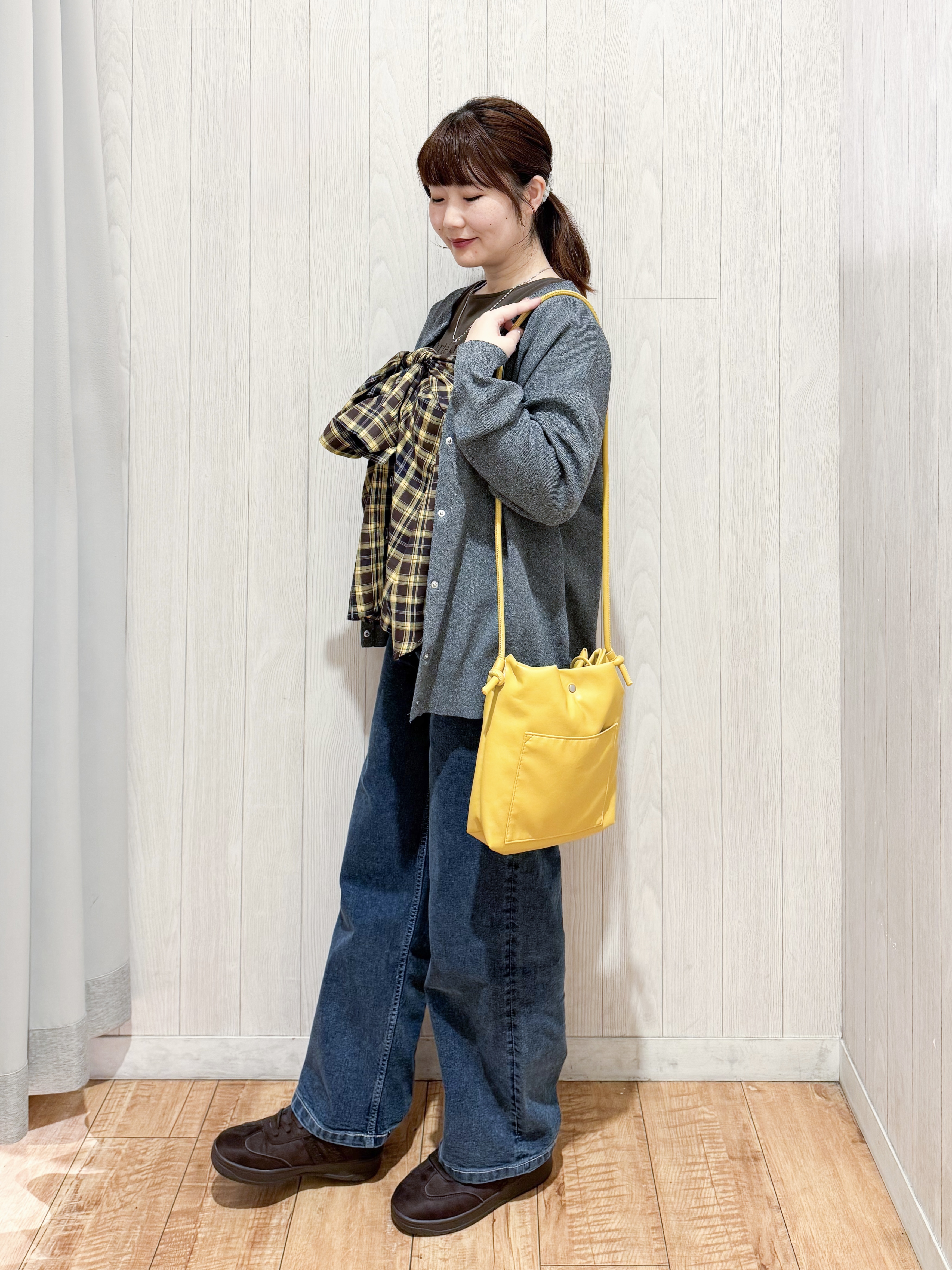 愛さんの「SHOO･LA･RUE｜【セットアップ可/洗濯機可】軽やかに羽織れる スポンディッシュ ニットカーディガン」を使ったコーディネート