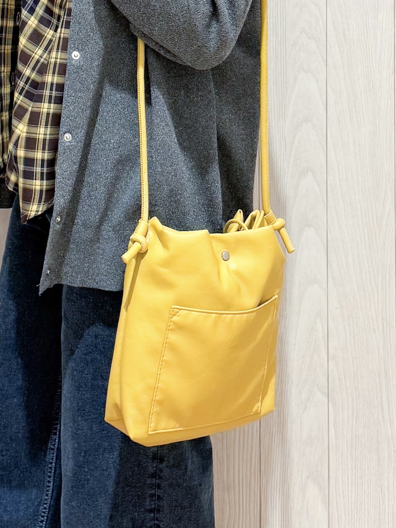 愛さんの「SHOO･LA･RUE｜【セットアップ可/洗濯機可】軽やかに羽織れる スポンディッシュ ニットカーディガン」を使ったコーディネート