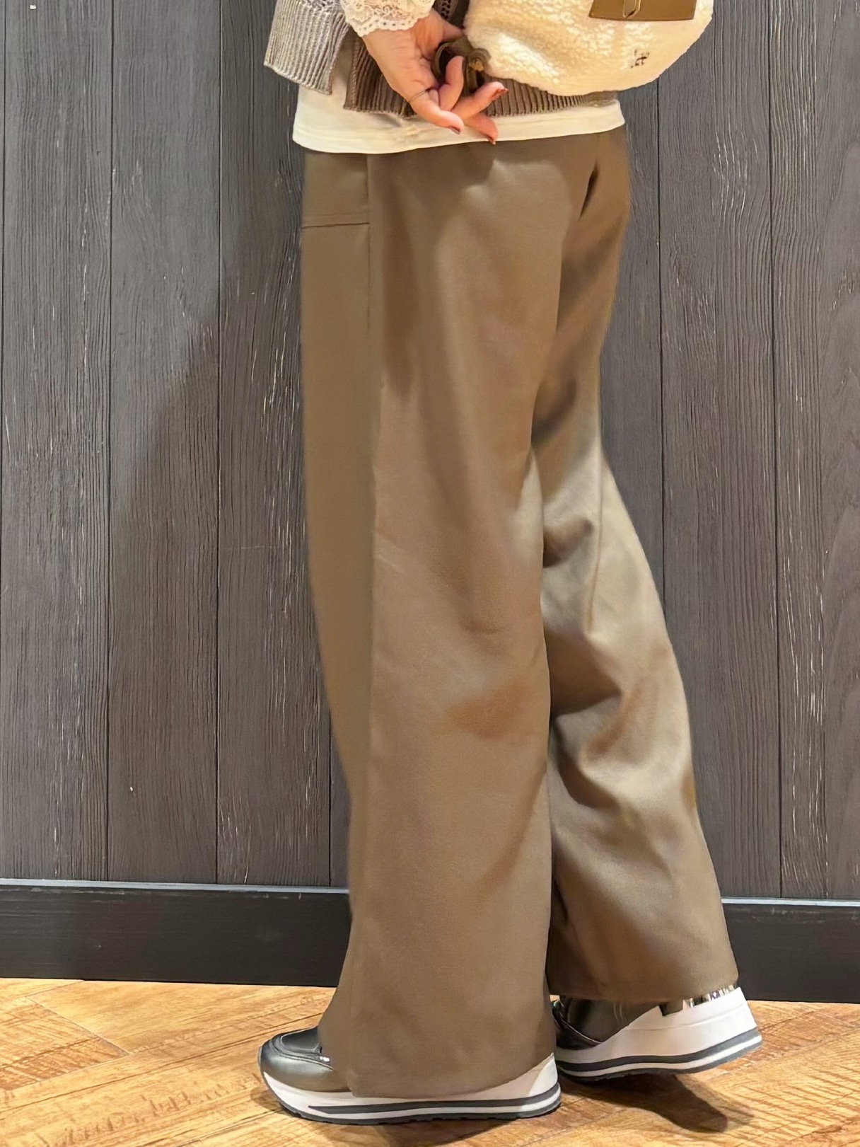 meiさんの「SHOO･LA･RUE｜【2点セット/洗濯機可/S-LL】時短でコーデ決まる 透かし編みニットベスト＋5分袖シャツ」を使ったコーディネート