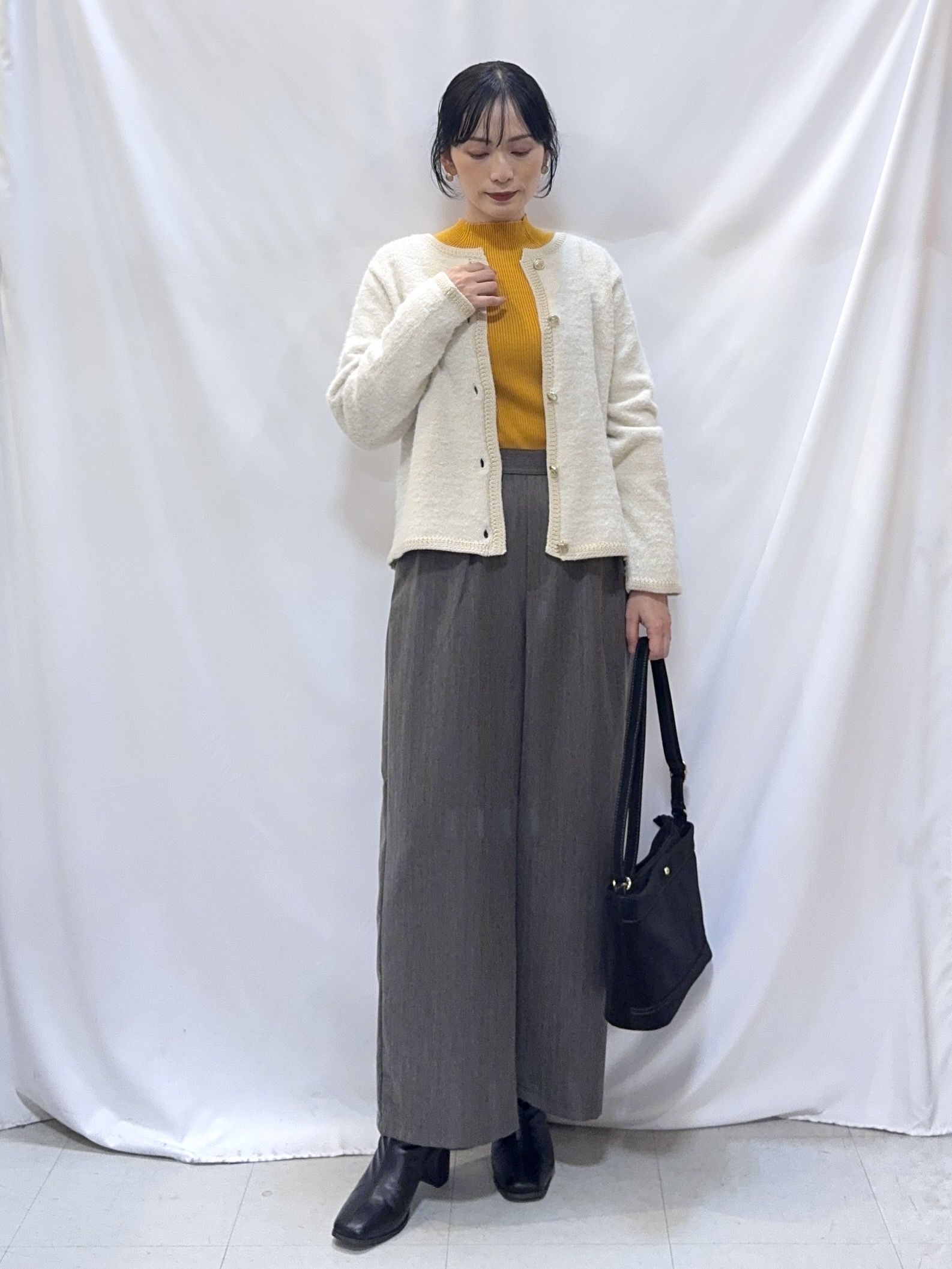 𝐇𝐢𝐫𝐨𝐦𝐢さんの「SHOO･LA･RUE｜【洗濯機可/S-LL】ふわふわシャギー金釦カーディガン」を使ったコーディネート