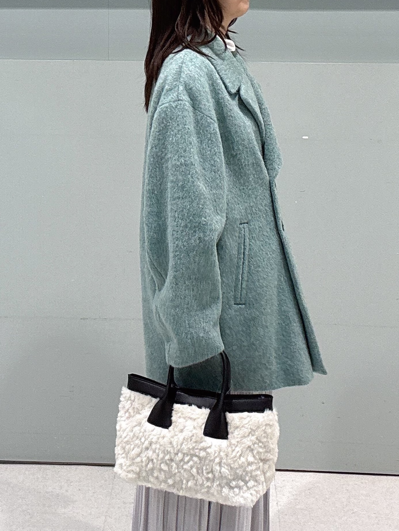 makiさんの「UNTITLED｜シャギーダブルコート」を使ったコーディネート