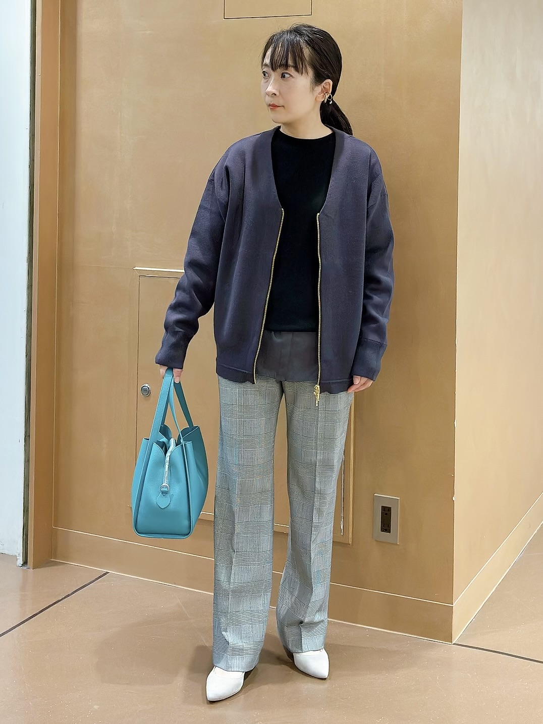 hattoriさんの「INDIVI｜【レイヤードにおすすめ】シャツコンビ ロングTシャツ」を使ったコーディネート