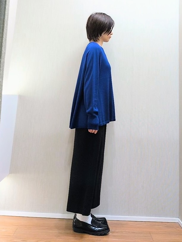 ミズタさんの「UNTITLED｜【シルク混/薄手ニット】Aラインシルエットニットプルオーバー」を使ったコーディネート