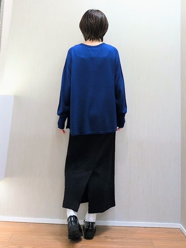 ミズタさんの「UNTITLED｜【シルク混/薄手ニット】Aラインシルエットニットプルオーバー」を使ったコーディネート