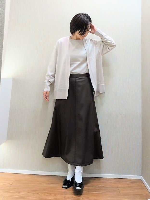 ミズタさんの「UNTITLED｜【アンサンブル可/秋羽織り/通勤】シルクウールカシミヤカーディガン」を使ったコーディネート