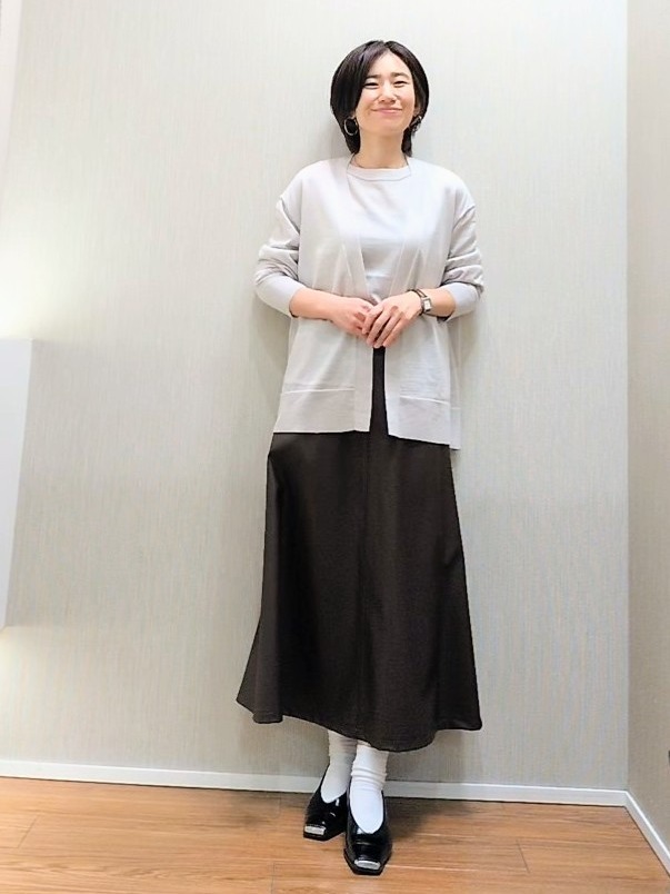 ミズタさんの「UNTITLED｜【アンサンブル可/秋羽織り/通勤】シルクウールカシミヤカーディガン」を使ったコーディネート