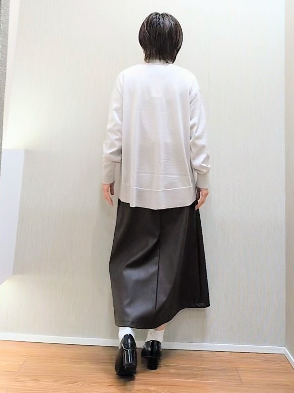 ミズタさんの「UNTITLED｜【アンサンブル可/秋羽織り/通勤】シルクウールカシミヤカーディガン」を使ったコーディネート