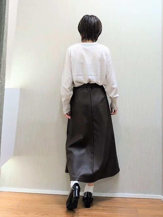ミズタさんの「UNTITLED｜【アンサンブル可/秋羽織り/通勤】シルクウールカシミヤカーディガン」を使ったコーディネート