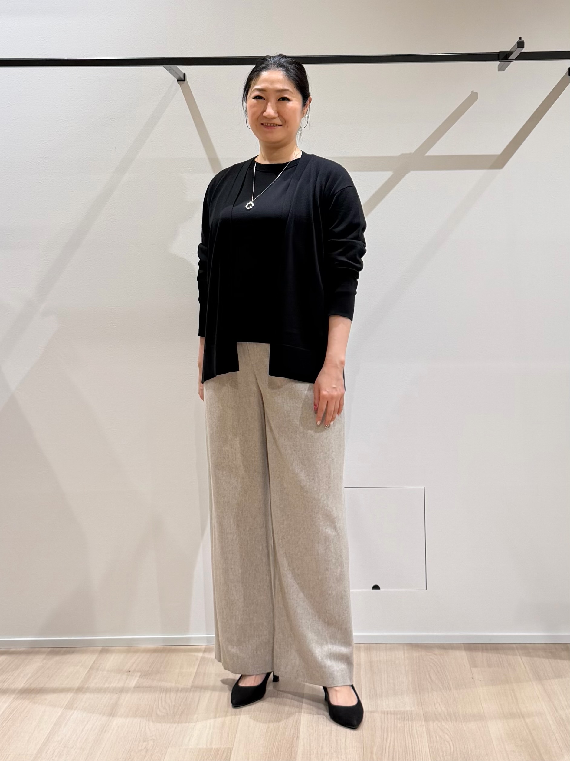 TOMOMIさんの「UNTITLED｜【アンサンブル可/秋羽織り/通勤】シルクウールカシミヤカーディガン」を使ったコーディネート