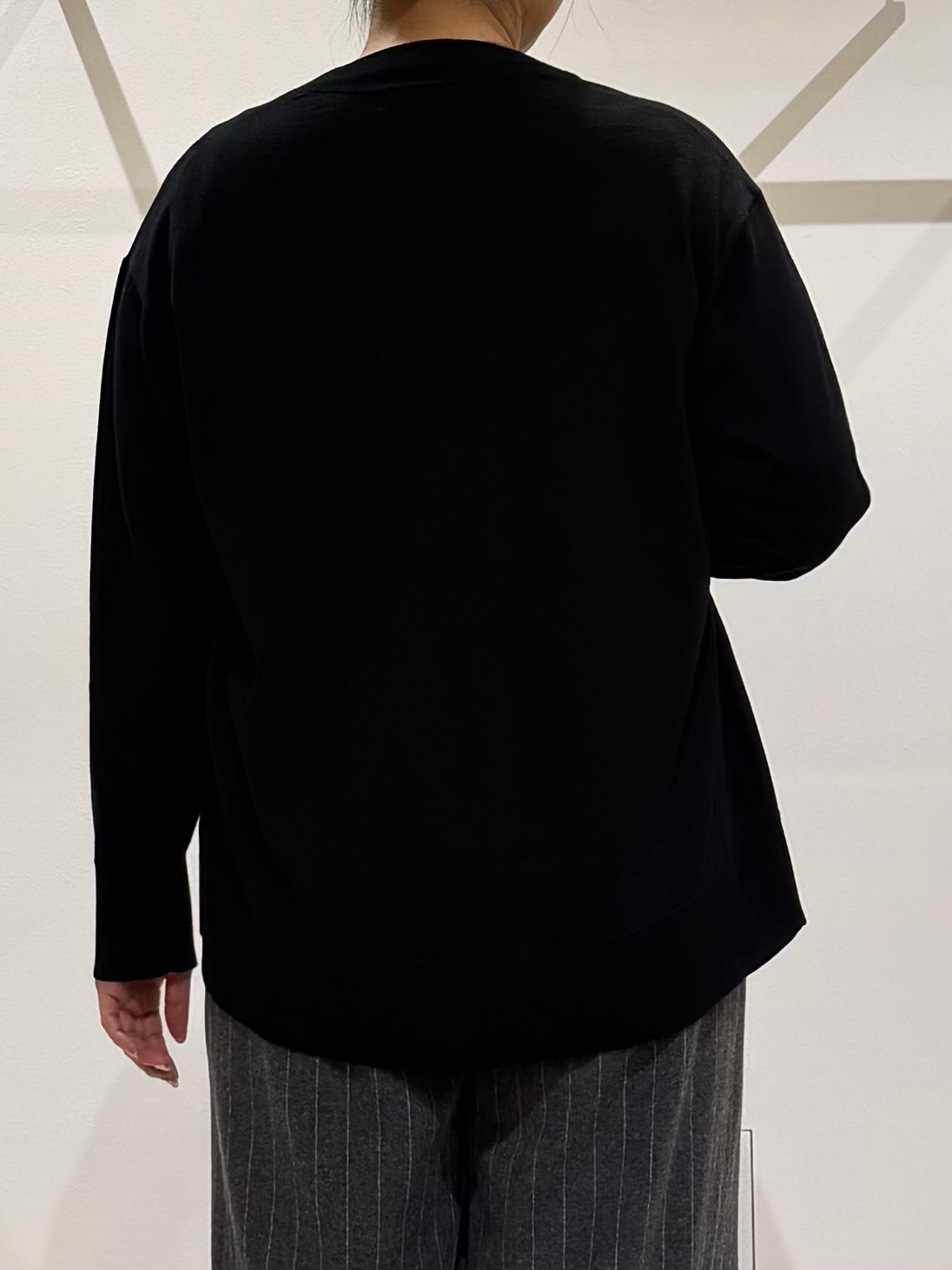 TOMOMIさんの「UNTITLED｜【アンサンブル可/秋羽織り/通勤】シルクウールカシミヤカーディガン」を使ったコーディネート