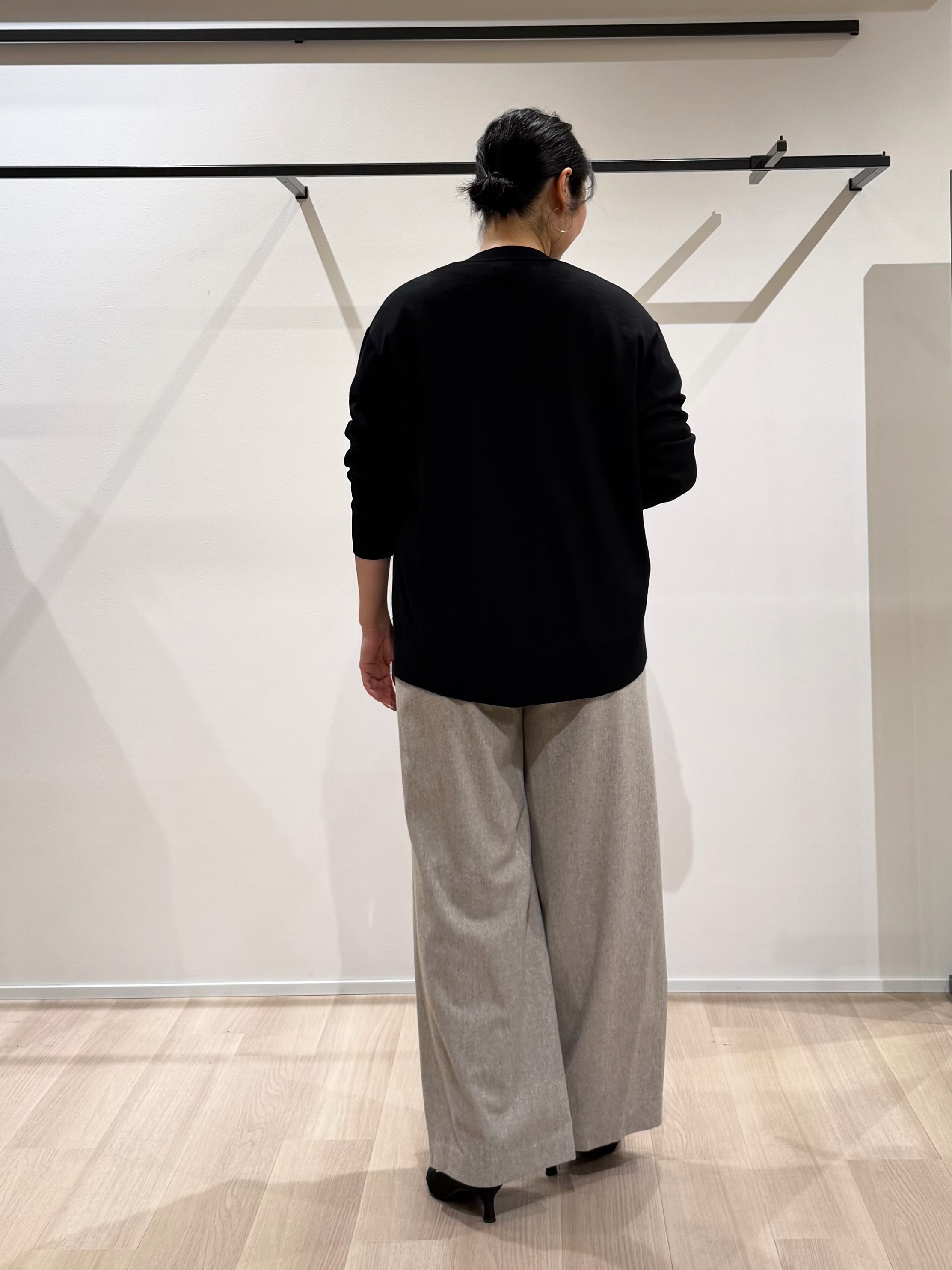 TOMOMIさんの「UNTITLED｜【アンサンブル可/秋羽織り/通勤】シルクウールカシミヤカーディガン」を使ったコーディネート