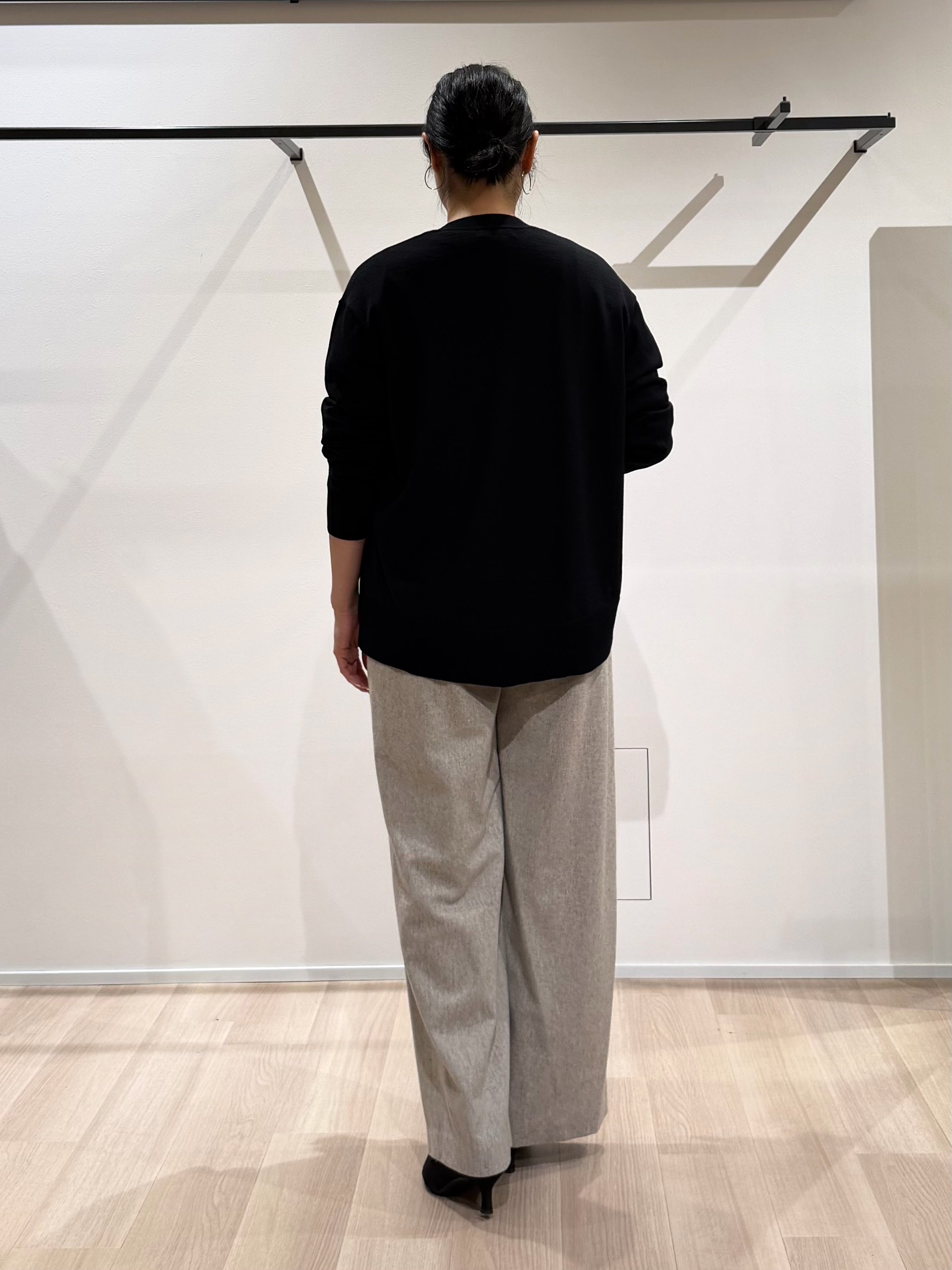 TOMOMIさんの「UNTITLED｜【アンサンブル可/秋羽織り/通勤】シルクウールカシミヤカーディガン」を使ったコーディネート