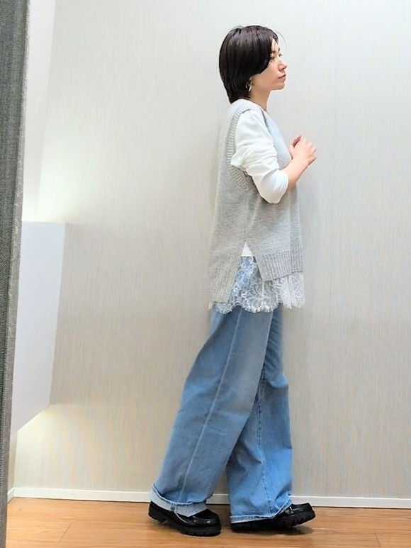ミズタさんの「UNTITLED｜【5色展開/手洗い可】ローシルクウールニットベスト」を使ったコーディネート