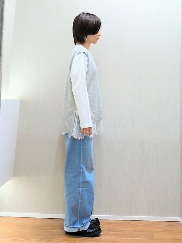 ミズタさんの「UNTITLED｜【5色展開/手洗い可】ローシルクウールニットベスト」を使ったコーディネート