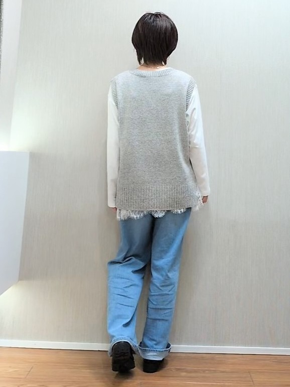 ミズタさんの「UNTITLED｜【5色展開/手洗い可】ローシルクウールニットベスト」を使ったコーディネート