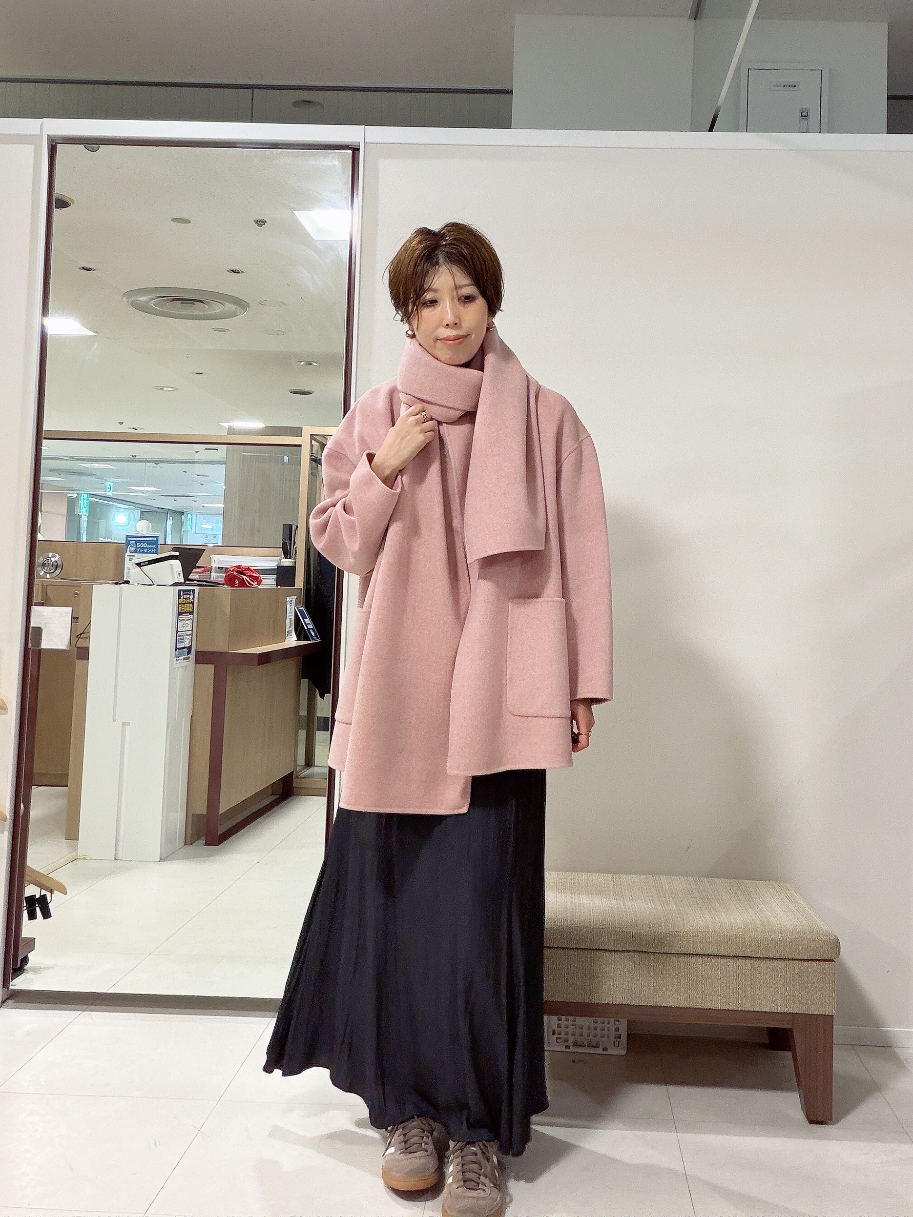 IWAMOさんの「UNTITLED｜【ゆったり/軽い】マフラー付きリバーコート」を使ったコーディネート